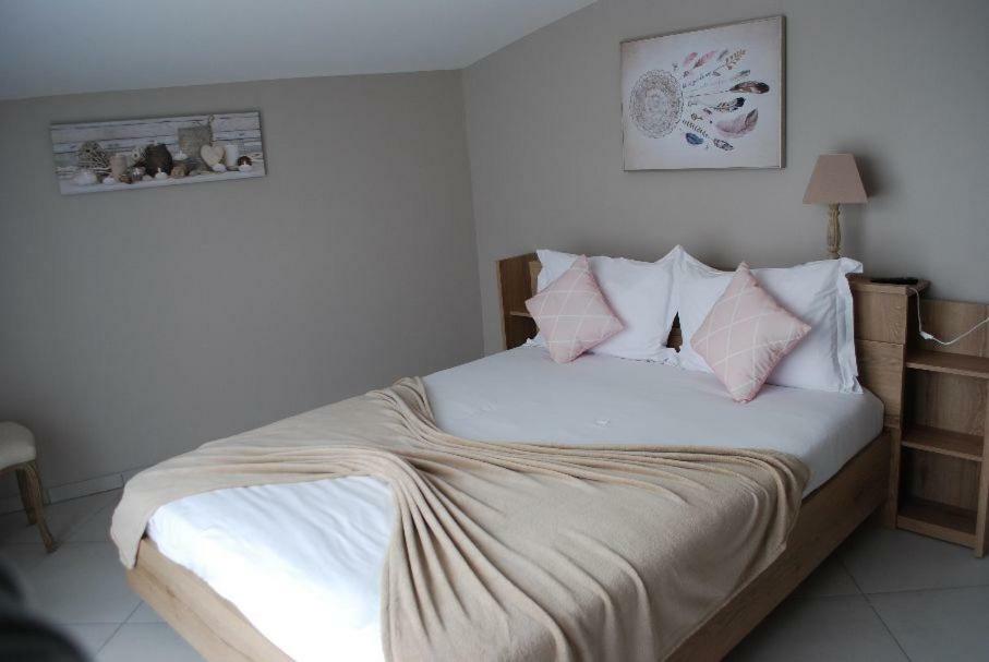 La Ferme De Coron Bed & Breakfast เบลเลย์ ภายนอก รูปภาพ